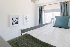 Newly Refurbished Seaside Escape - 5 Mins to Beach