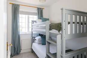 Newly Refurbished Seaside Escape - 5 Mins to Beach