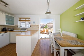 Newly Refurbished Seaside Escape - 5 Mins to Beach