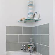 Newly Refurbished Seaside Escape - 5 Mins to Beach