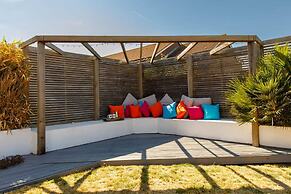 Newly Refurbished Seaside Escape - 5 Mins to Beach