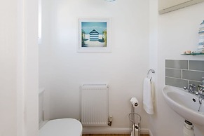 Newly Refurbished Seaside Escape - 5 Mins to Beach