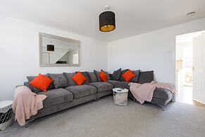 Newly Refurbished Seaside Escape - 5 Mins to Beach