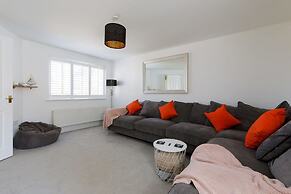 Newly Refurbished Seaside Escape - 5 Mins to Beach