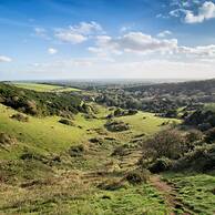 Newly Refurbished Seaside Escape - 5 Mins to Beach