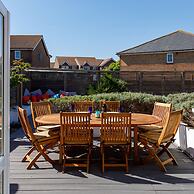 Newly Refurbished Seaside Escape - 5 Mins to Beach