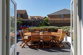 Newly Refurbished Seaside Escape - 5 Mins to Beach