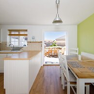 Newly Refurbished Seaside Escape - 5 Mins to Beach
