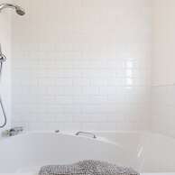 Newly Refurbished Seaside Escape - 5 Mins to Beach