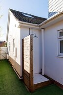 4BR Beach House Sleeps 10 - 5 Mins Walk to the Sea