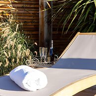 4BR Beach House Sleeps 10 - 5 Mins Walk to the Sea