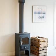 4BR Beach House Sleeps 10 - 5 Mins Walk to the Sea