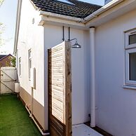 4BR Beach House Sleeps 10 - 5 Mins Walk to the Sea