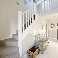 4BR Beach House Sleeps 10 - 5 Mins Walk to the Sea