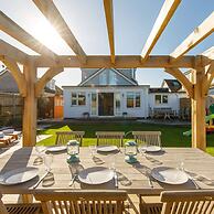 4BR Beach House Sleeps 10 - 5 Mins Walk to the Sea