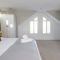 4BR Beach House Sleeps 10 - 5 Mins Walk to the Sea