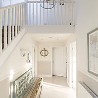 4BR Beach House Sleeps 10 - 5 Mins Walk to the Sea