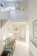 4BR Beach House Sleeps 10 - 5 Mins Walk to the Sea