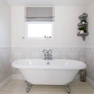 4BR Beach House Sleeps 10 - 5 Mins Walk to the Sea