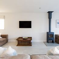 4BR Beach House Sleeps 10 - 5 Mins Walk to the Sea