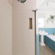 4BR Beach House Sleeps 10 - 5 Mins Walk to the Sea