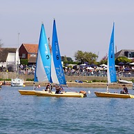 Quaint Coastal Cottage - 5 Mins From Beach