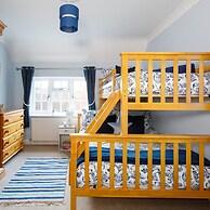 Quaint Coastal Cottage - 5 Mins From Beach