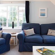 Quaint Coastal Cottage - 5 Mins From Beach