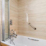 Quaint Coastal Cottage - 5 Mins From Beach