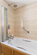 Quaint Coastal Cottage - 5 Mins From Beach