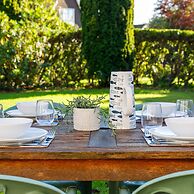 Quaint Coastal Cottage - 5 Mins From Beach