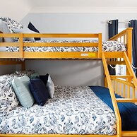 Quaint Coastal Cottage - 5 Mins From Beach