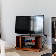 Quaint Coastal Cottage - 5 Mins From Beach