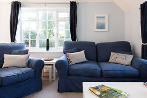 Quaint Coastal Cottage - 5 Mins From Beach