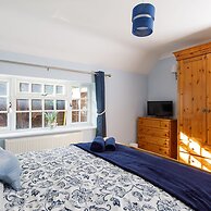 Quaint Coastal Cottage - 5 Mins From Beach