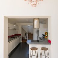 Gorgeous Home for 12 - Walk to Beach - Sea View