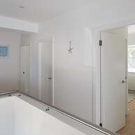 Gorgeous Home for 12 - Walk to Beach - Sea View