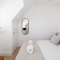 Gorgeous Home for 12 - Walk to Beach - Sea View