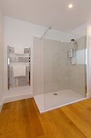 Gorgeous Home for 12 - Walk to Beach - Sea View