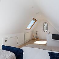 Gorgeous Home for 12 - Walk to Beach - Sea View