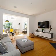 Gorgeous Home for 12 - Walk to Beach - Sea View