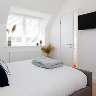 Gorgeous Home for 12 - Walk to Beach - Sea View