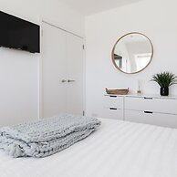 Gorgeous Home for 12 - Walk to Beach - Sea View