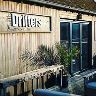 Gorgeous Home for 12 - Walk to Beach - Sea View