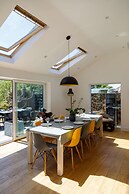 Gorgeous Home for 12 - Walk to Beach - Sea View