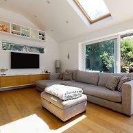 Gorgeous Home for 12 - Walk to Beach - Sea View