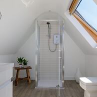 Gorgeous Home for 12 - Walk to Beach - Sea View