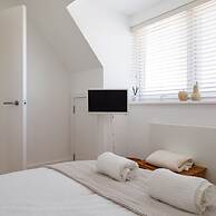 Gorgeous Home for 12 - Walk to Beach - Sea View