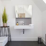 Gorgeous Home for 12 - Walk to Beach - Sea View