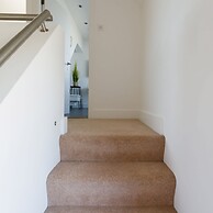 Gorgeous Home for 12 - Walk to Beach - Sea View